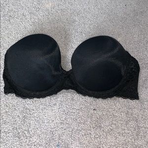 Black lace strapless bra